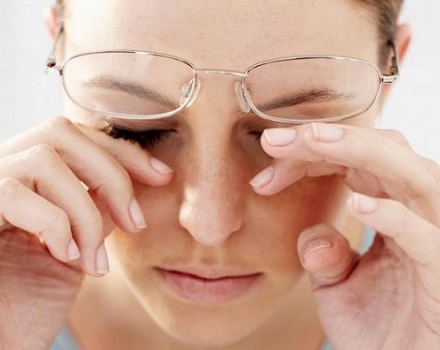 Установлена связь между "синдромом сухого глаза" и облысением