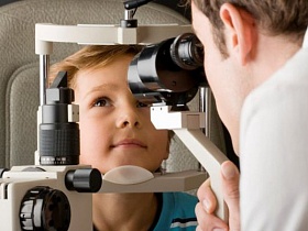 Важные советы офтальмологов перед началом учебного года - Проверка зрения