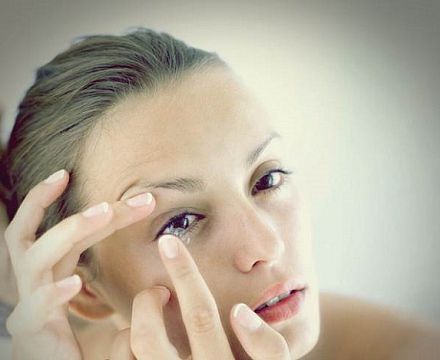 Больным глаукомой помогут контактные линзы