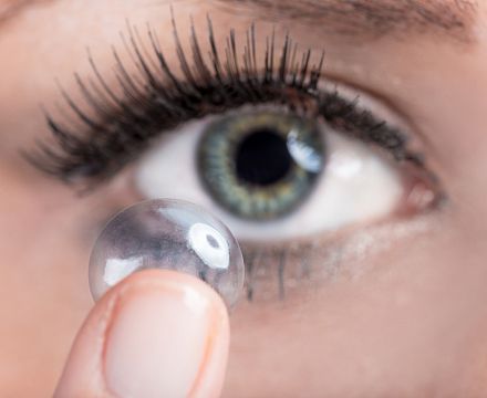 Названы главные опасности ношения контактных линз