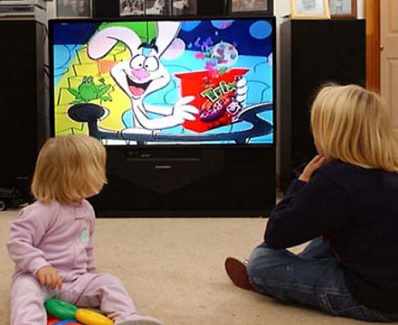 Ребенок и телевизор: какие подстерегают опасности