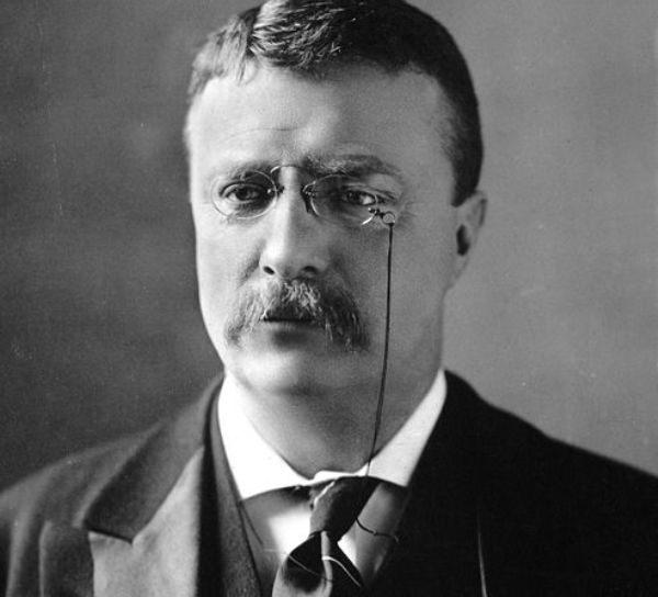Theodore_Roosevelt_wearing_lorgnette.jpg